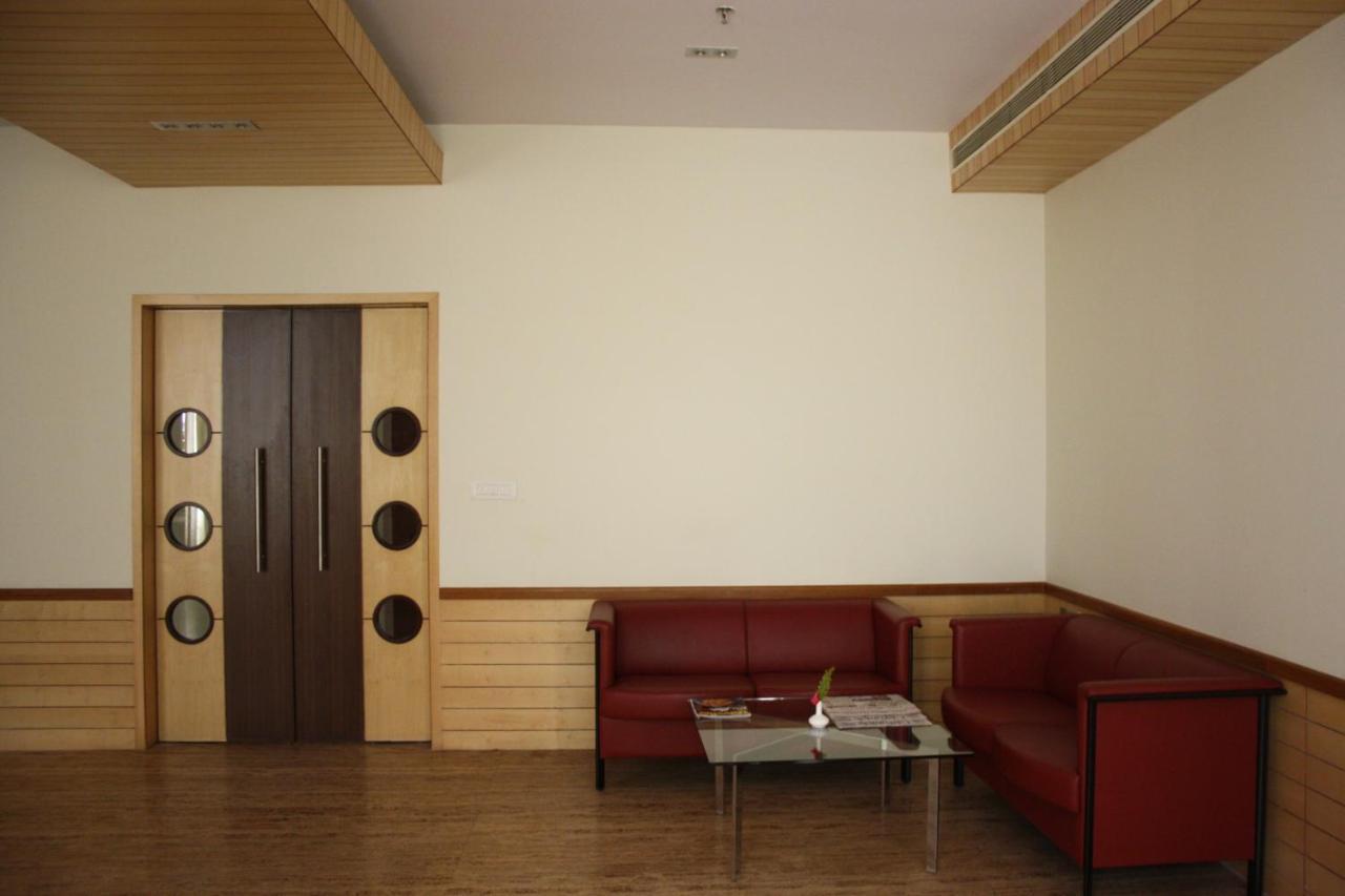 Royal Orchid Central Kireeti Hampi, Hospet Extérieur photo