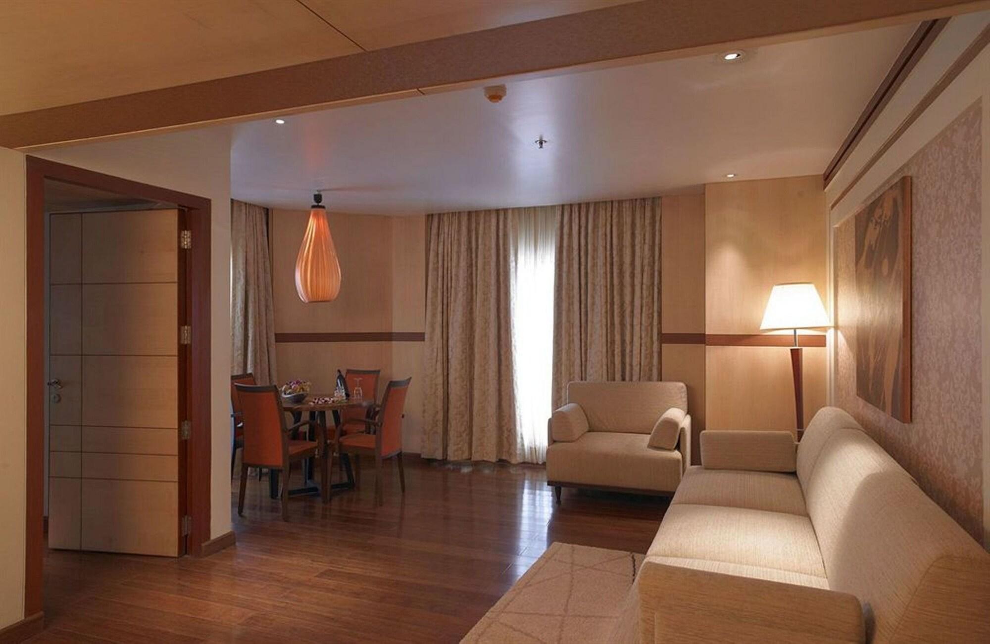 Royal Orchid Central Kireeti Hampi, Hospet Extérieur photo