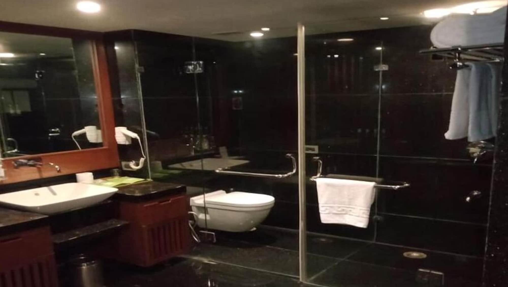 Royal Orchid Central Kireeti Hampi, Hospet Extérieur photo