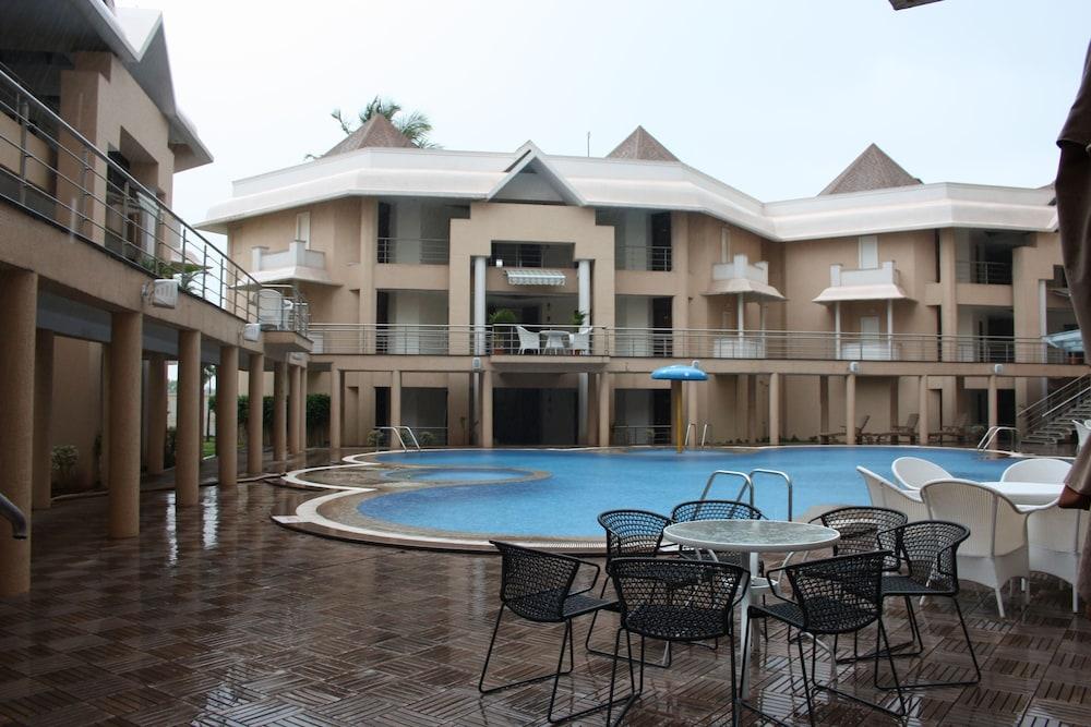 Royal Orchid Central Kireeti Hampi, Hospet Extérieur photo