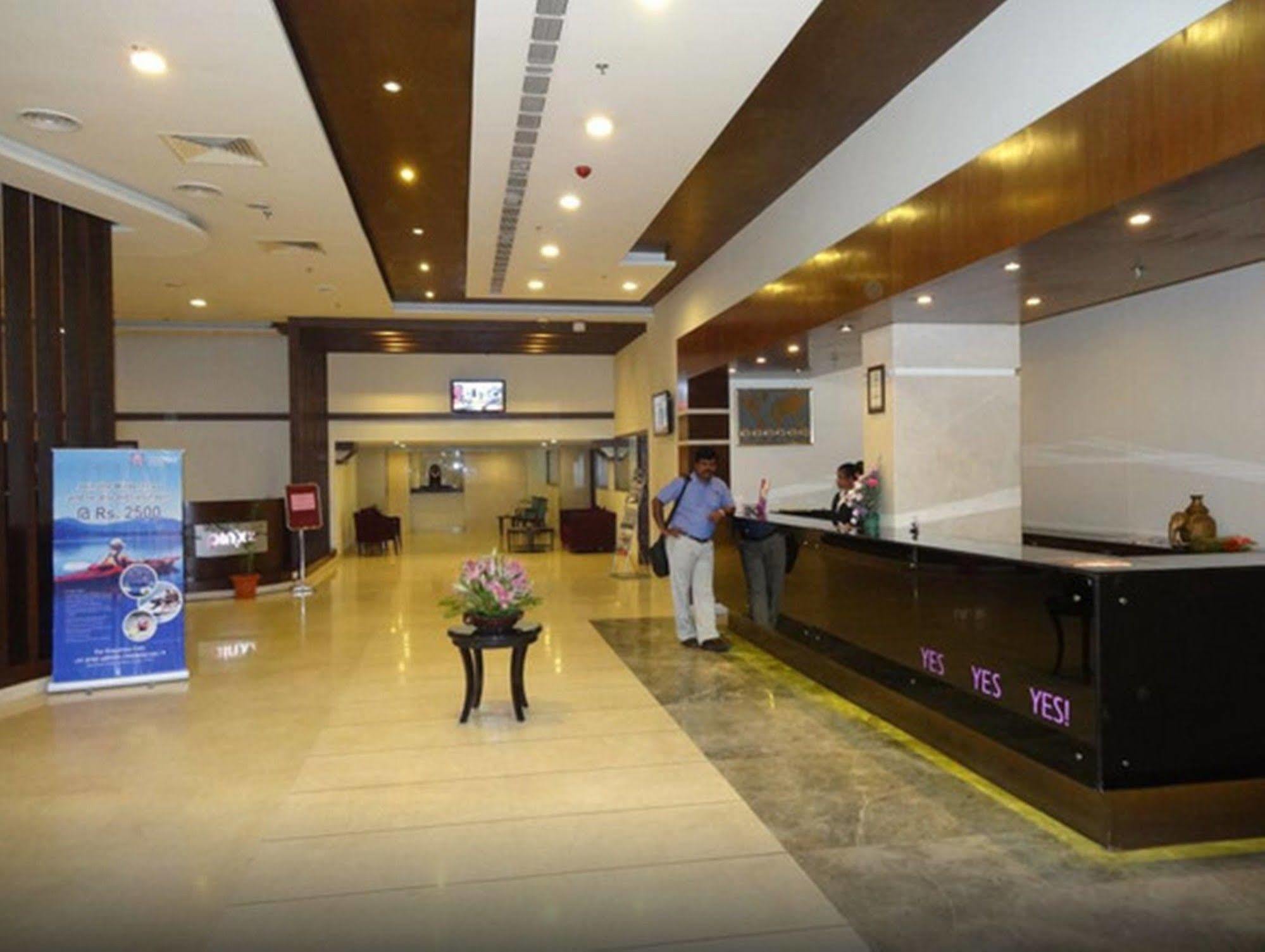 Royal Orchid Central Kireeti Hampi, Hospet Extérieur photo